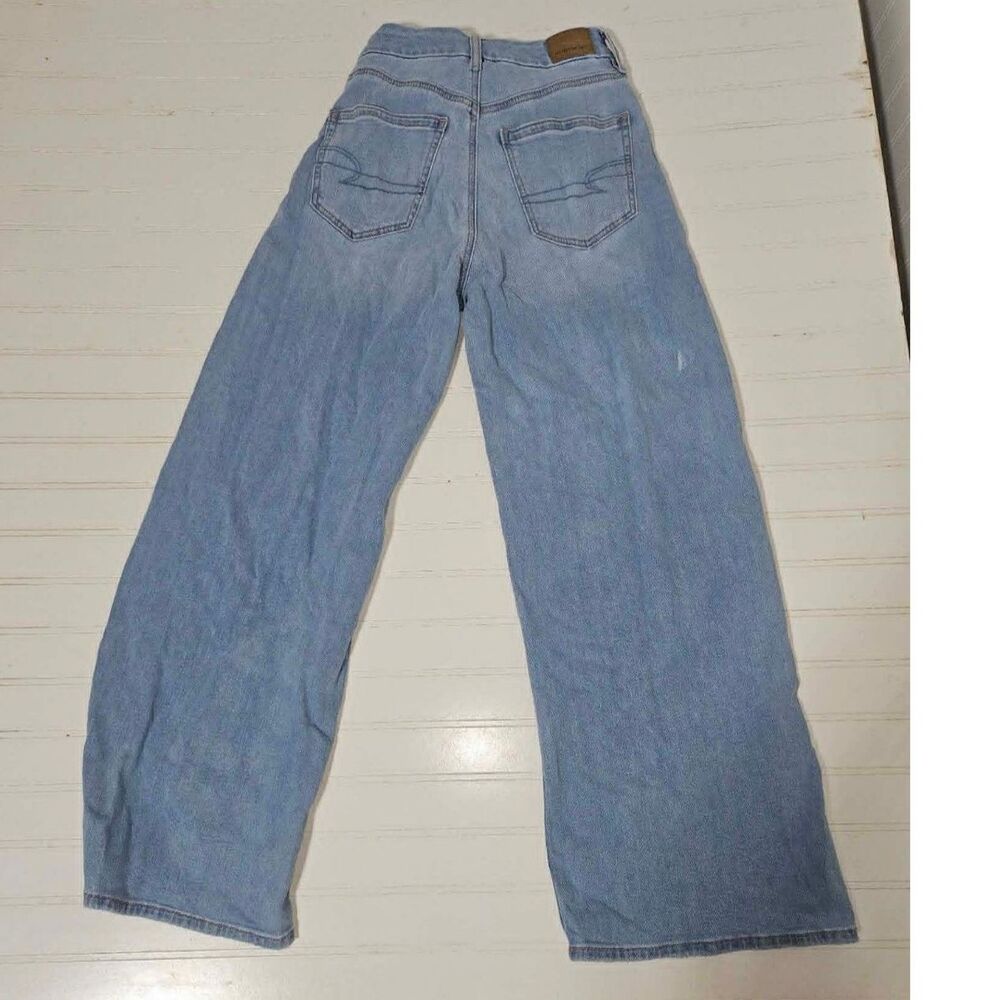 American Eagle High-Waist Light Wash Wide Leg Jeans - Classic Women’s Fit - Picture 4 of 11